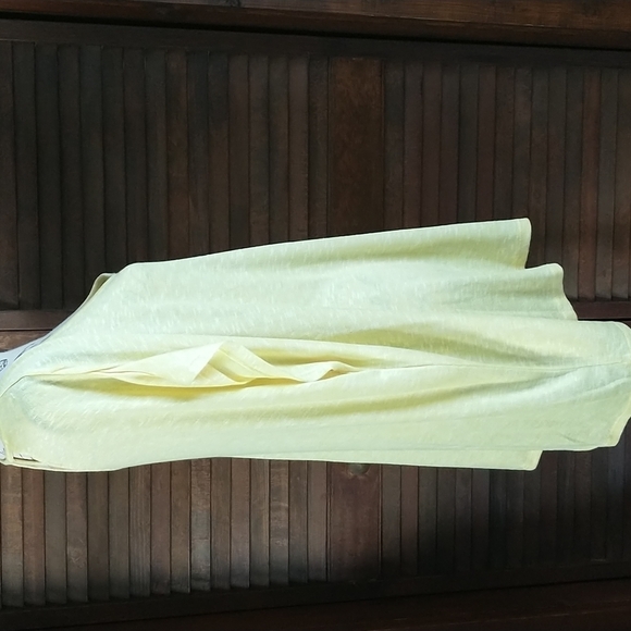 Lane Bryant Yellow Top with Cutout Back NWOT - Picture 5 of 8